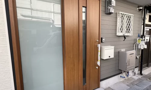 戸建てロフト増設リノベーションの玄関扉のAfter写真