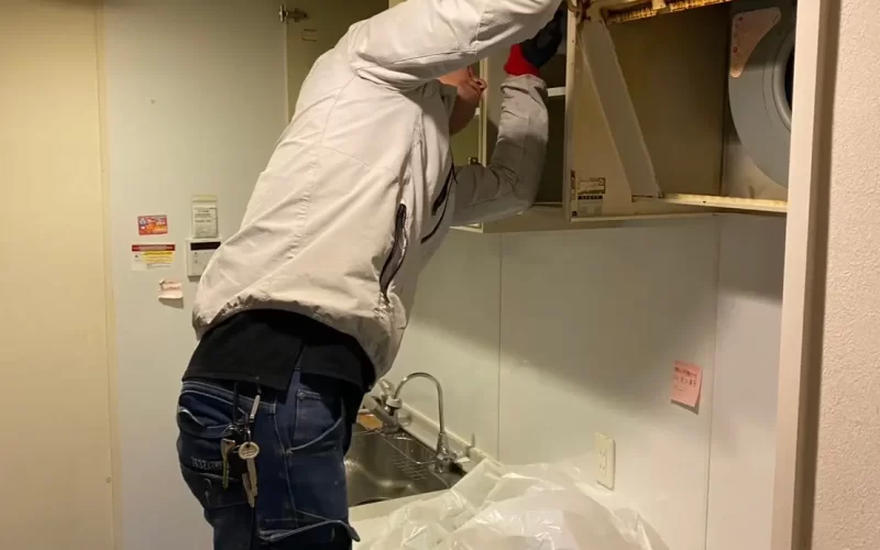 キッチンリフォームの墨出しの写真