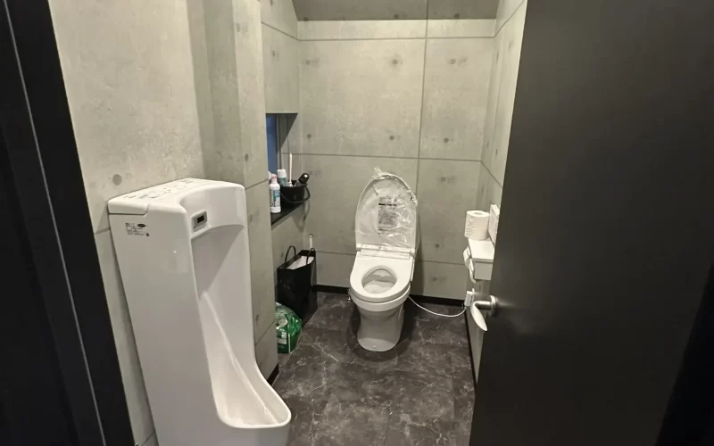 倉庫から事務所へのリフォームのトイレのAfter写真