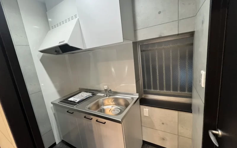 倉庫から事務所へのリフォームのキッチンのAfter写真