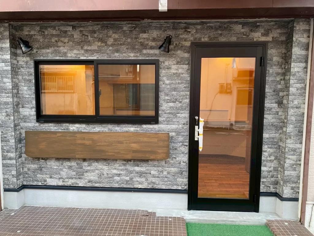 空き家だった店舗のリフォームの外観のAfter写真