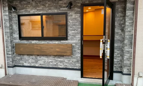 空き家だった店舗のリフォームの外観のAfter写真