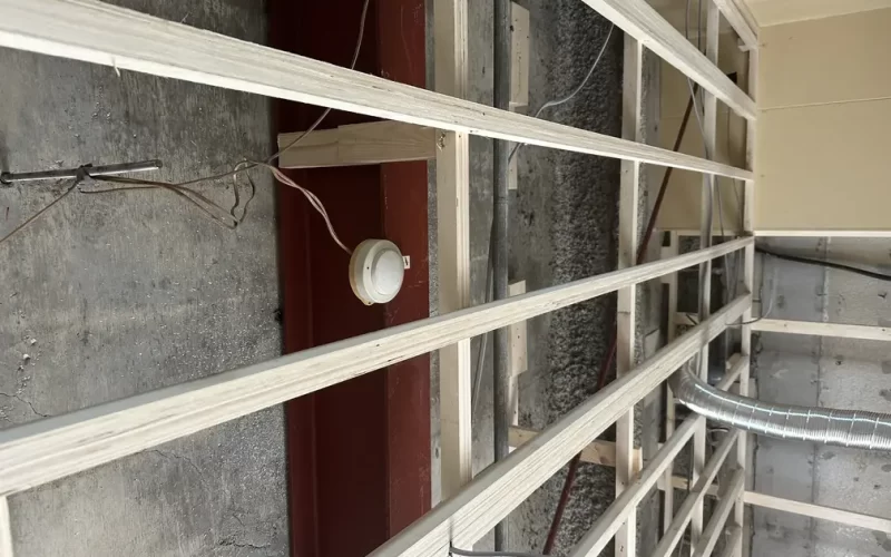 空き店舗から喫茶店へのリフォームの施工中写真