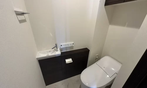 マンションの高級賃貸仕様へのリフォームのトイレの写真