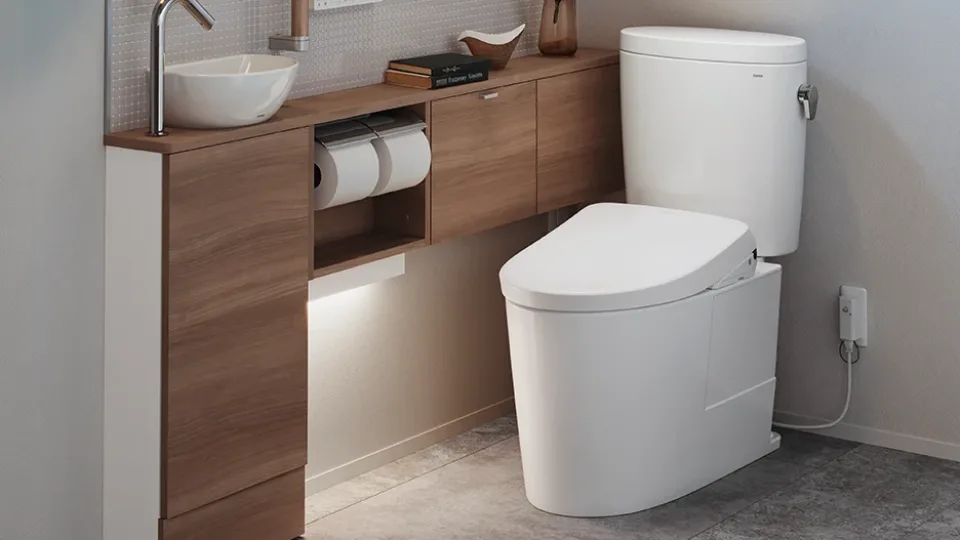 タンク付きトイレの写真